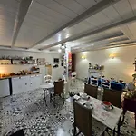 莱斯德拉佛支德科林斯旅馆 住宿加早餐酒店 莱塞比耶