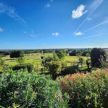 Les De La Forge Des Collines Bed and breakfast 3*
