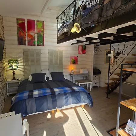 Les De La Forge Des Collines