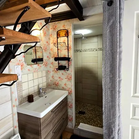 Les De La Forge Des Collines Bed and breakfast 3*