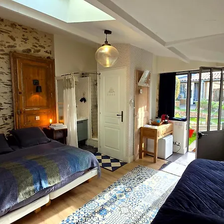 Les De La Forge Des Collines