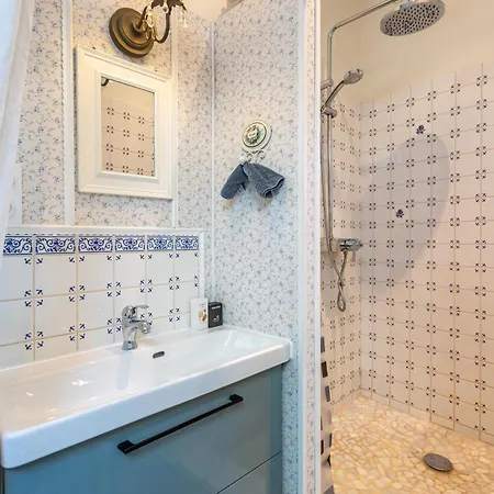 Les De La Forge Des Collines