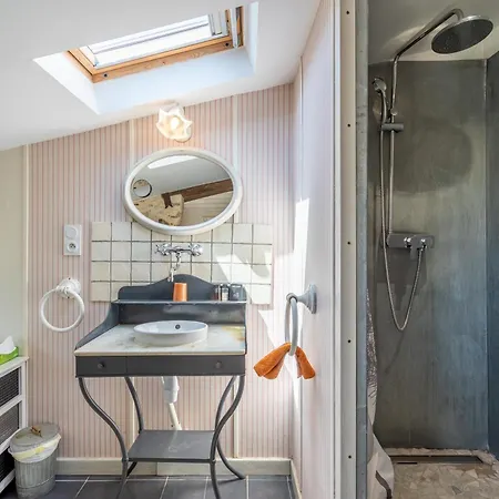 Les De La Forge Des Collines