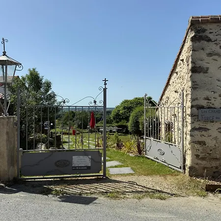 Les De La Forge Des Collines