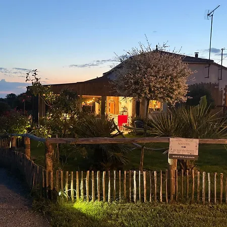 Les De La Forge Des Collines Bed & Breakfast Les Herbiers