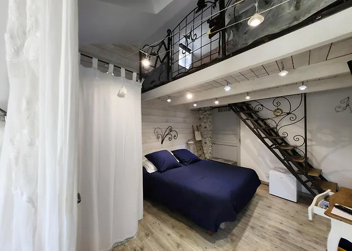 莱斯德拉佛支德科林斯旅馆 住宿加早餐酒店 莱塞比耶