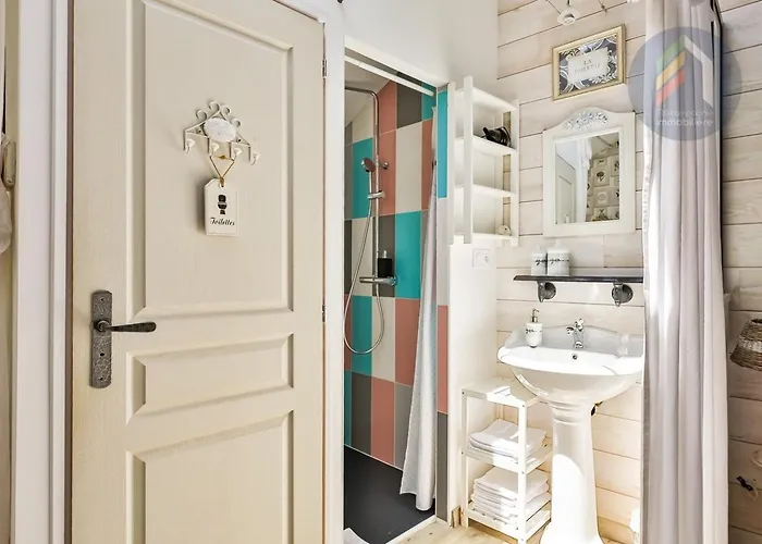 莱斯德拉佛支德科林斯旅馆 住宿加早餐酒店 莱塞比耶