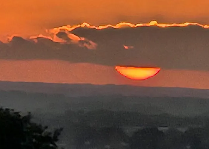 莱斯德拉佛支德科林斯旅馆 莱塞比耶