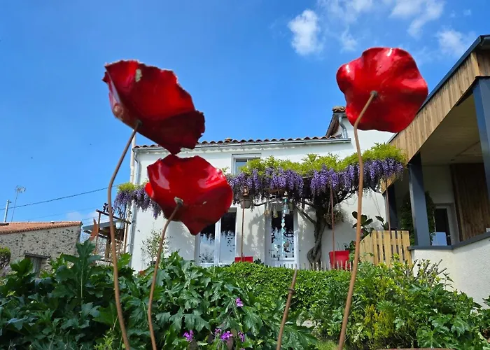 莱斯德拉佛支德科林斯旅馆 3* 莱塞比耶