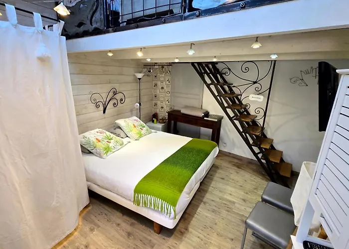 莱斯德拉佛支德科林斯旅馆 3* 莱塞比耶