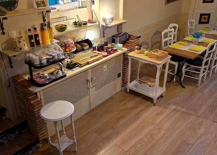 莱斯德拉佛支德科林斯旅馆 住宿加早餐酒店 莱塞比耶