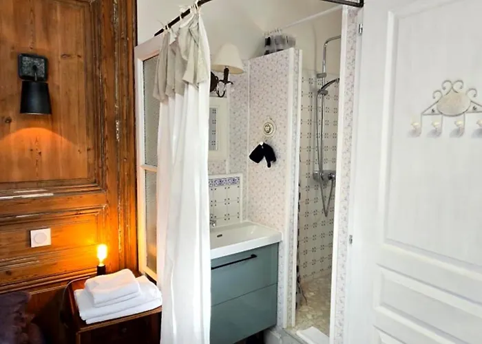 住宿加早餐酒店 莱斯德拉佛支德科林斯旅馆 莱塞比耶