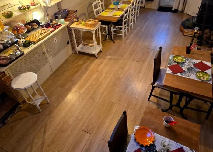 莱斯德拉佛支德科林斯旅馆 莱塞比耶