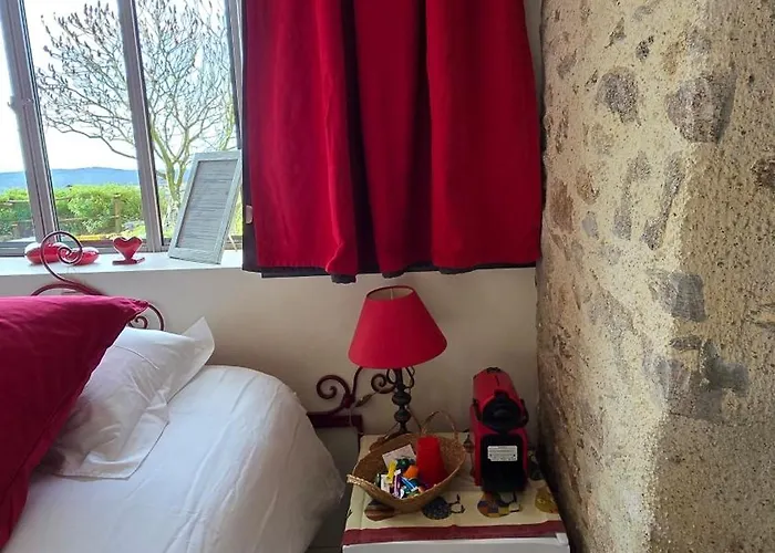 莱斯德拉佛支德科林斯旅馆 3* 莱塞比耶