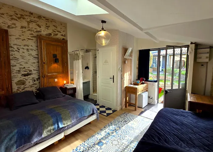 莱斯德拉佛支德科林斯旅馆