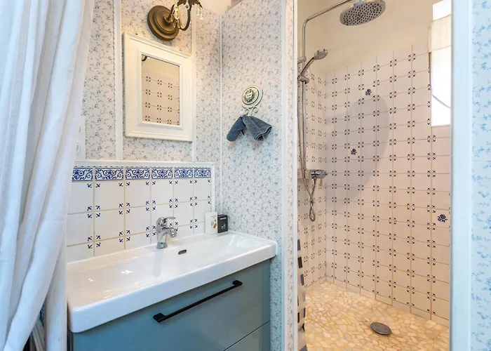 莱斯德拉佛支德科林斯旅馆