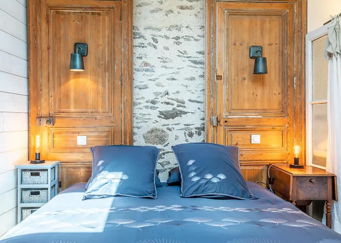 莱斯德拉佛支德科林斯旅馆 莱塞比耶