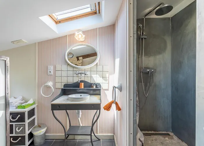 莱斯德拉佛支德科林斯旅馆