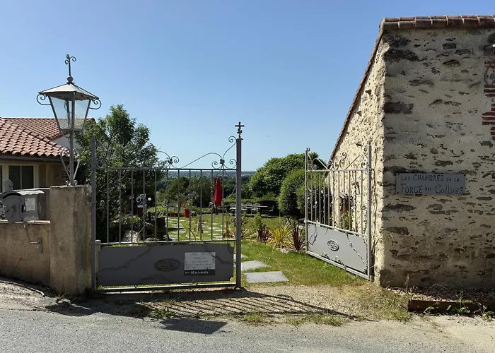 Les De La Forge Des Collines