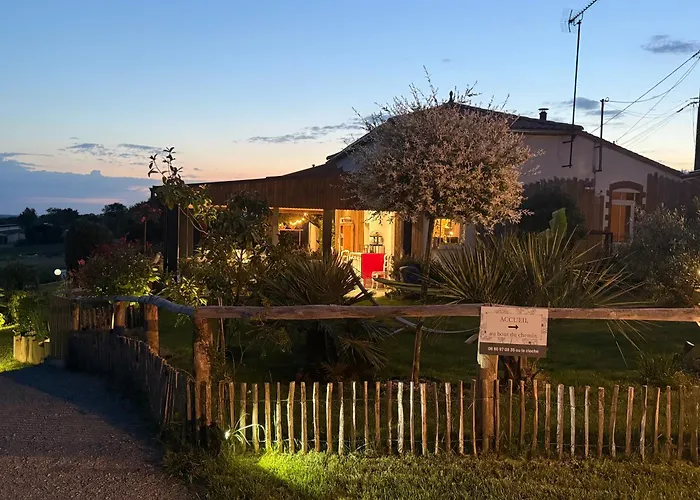 莱斯德拉佛支德科林斯旅馆 住宿加早餐酒店 莱塞比耶