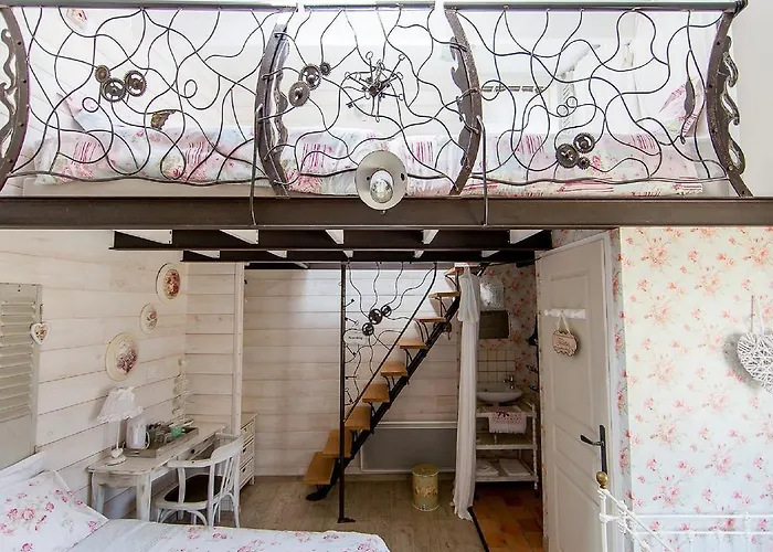 莱斯德拉佛支德科林斯旅馆 住宿加早餐酒店 莱塞比耶