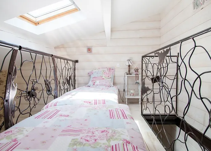 莱斯德拉佛支德科林斯旅馆 3* 莱塞比耶